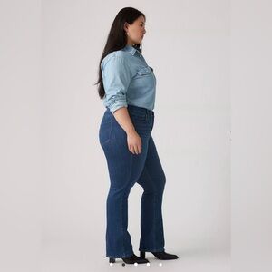 Levi’s Jeans Size 22W‎ Midrise Classic Bootcut Blue Jeans BEAUTIFUL 💙💙